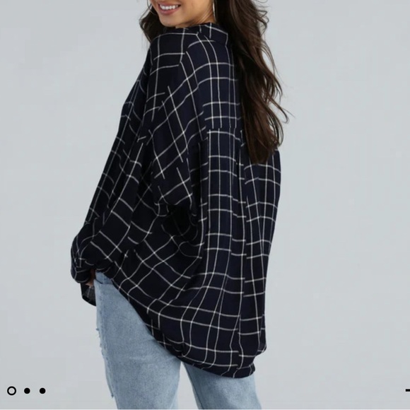 Windsor Plaid Oversized Navy Top - size Medium - New with Tag - Picture 2 of 4
